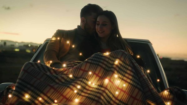 How do I properly torque the cylinder head on a Royal Enfield Bullet 500?